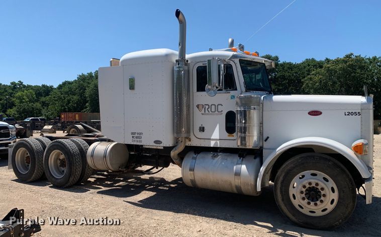 image for item DM7888 2004 Peterbilt 379 semi truck