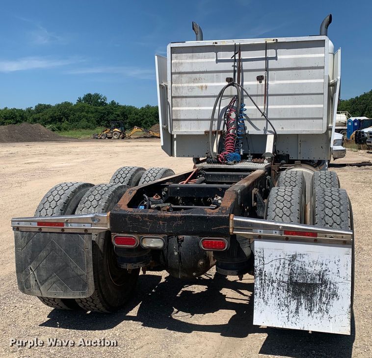 image for item DM7888 2004 Peterbilt 379 semi truck