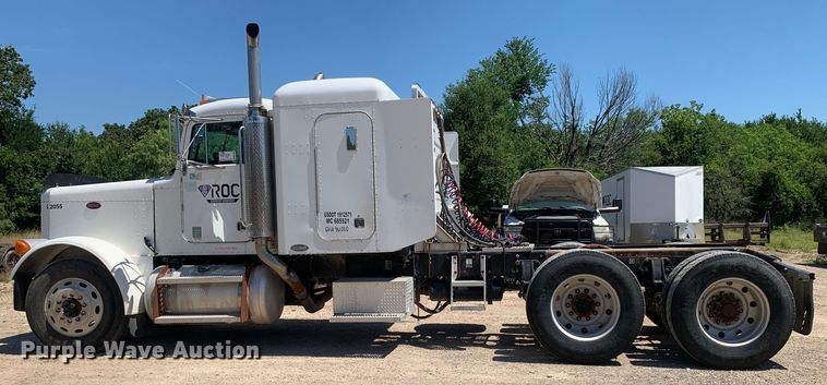 image for item DM7888 2004 Peterbilt 379 semi truck