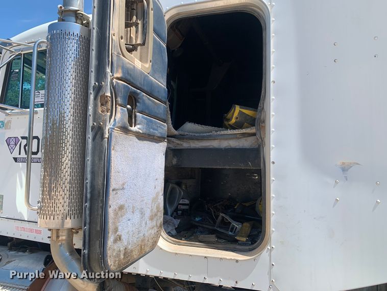 image for item DM7888 2004 Peterbilt 379 semi truck