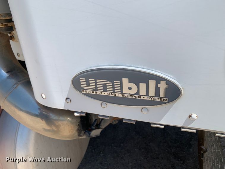 image for item DM7888 2004 Peterbilt 379 semi truck