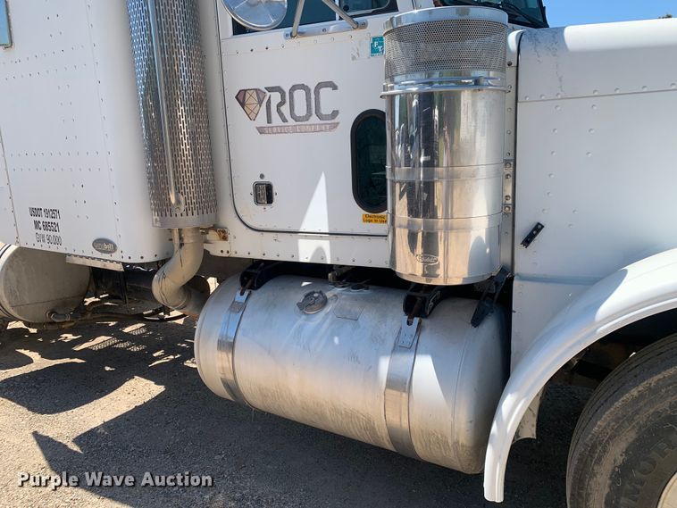 image for item DM7888 2004 Peterbilt 379 semi truck