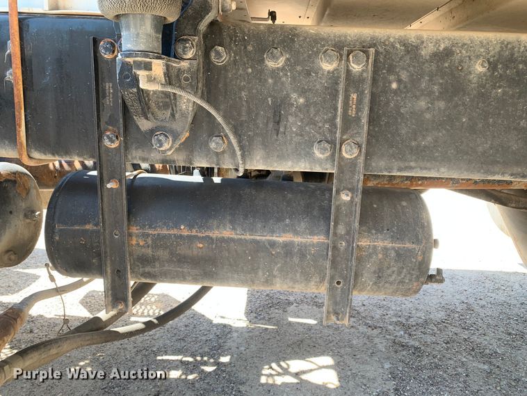 image for item DM7888 2004 Peterbilt 379 semi truck