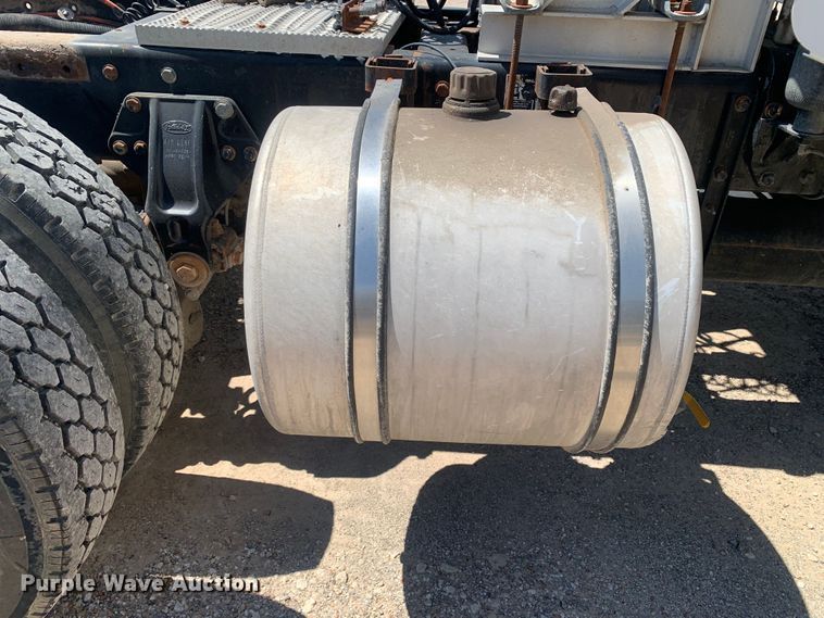 image for item DM7888 2004 Peterbilt 379 semi truck