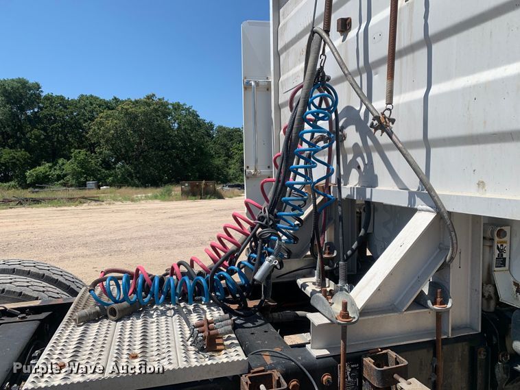 image for item DM7888 2004 Peterbilt 379 semi truck