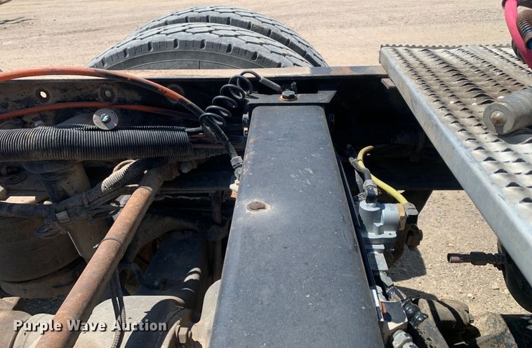 image for item DM7888 2004 Peterbilt 379 semi truck