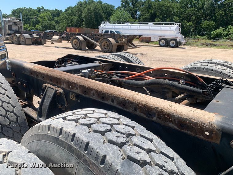 image for item DM7888 2004 Peterbilt 379 semi truck