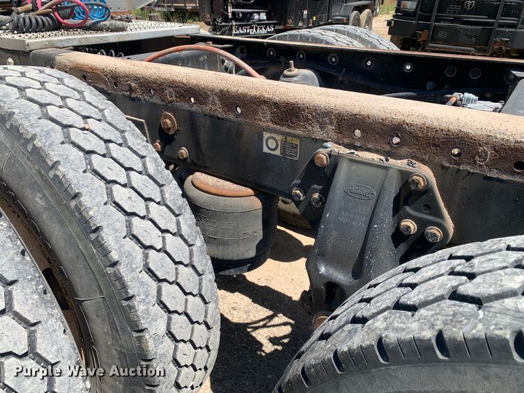 image for item DM7888 2004 Peterbilt 379 semi truck