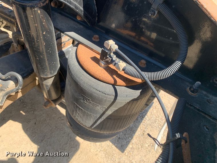 image for item DM7888 2004 Peterbilt 379 semi truck