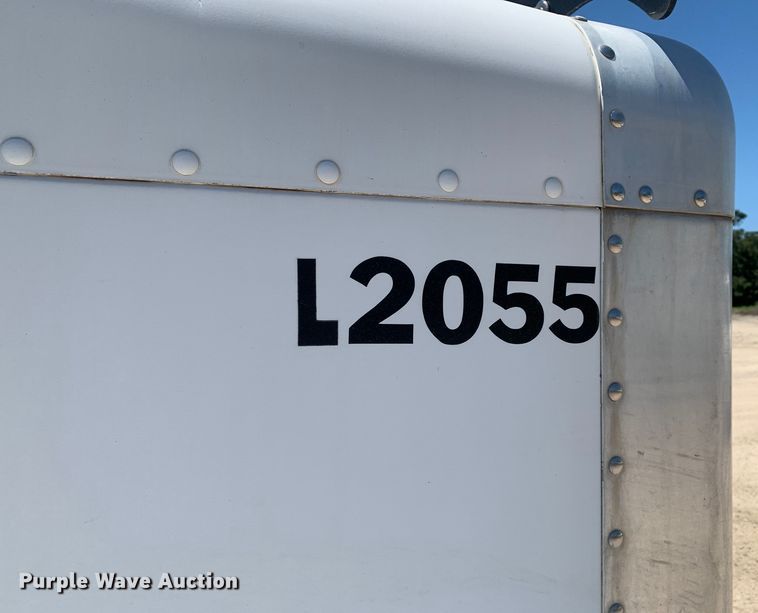 image for item DM7888 2004 Peterbilt 379 semi truck