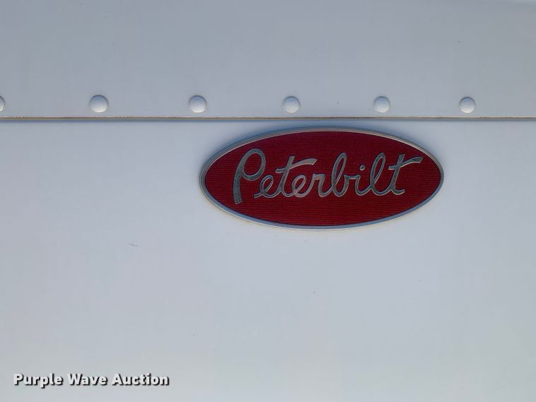 image for item DM7888 2004 Peterbilt 379 semi truck