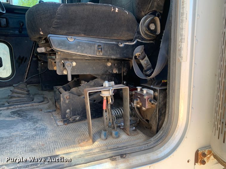 image for item DM7888 2004 Peterbilt 379 semi truck