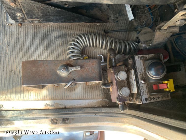 image for item DM7888 2004 Peterbilt 379 semi truck