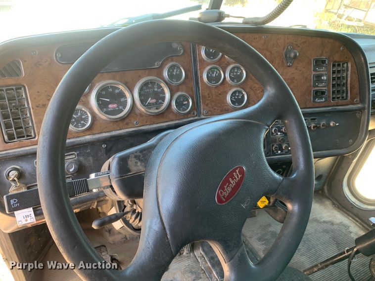 image for item DM7888 2004 Peterbilt 379 semi truck