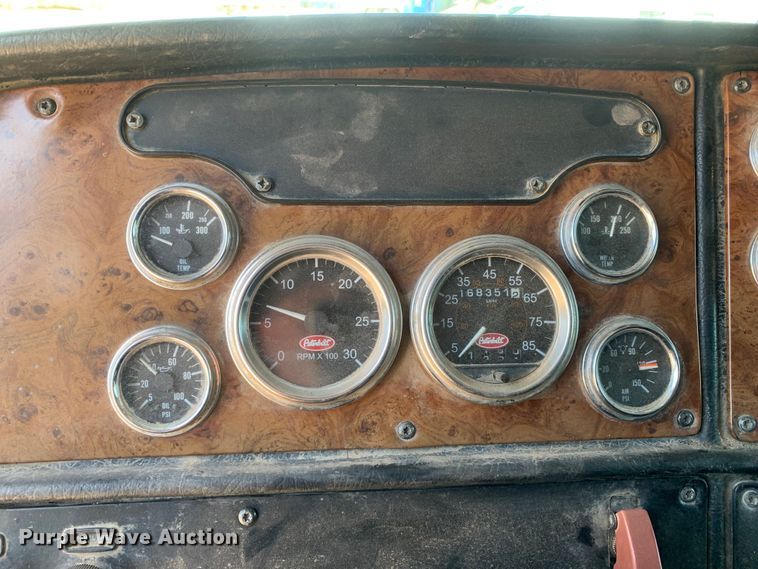 image for item DM7888 2004 Peterbilt 379 semi truck