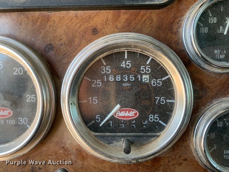 image for item DM7888 2004 Peterbilt 379 semi truck