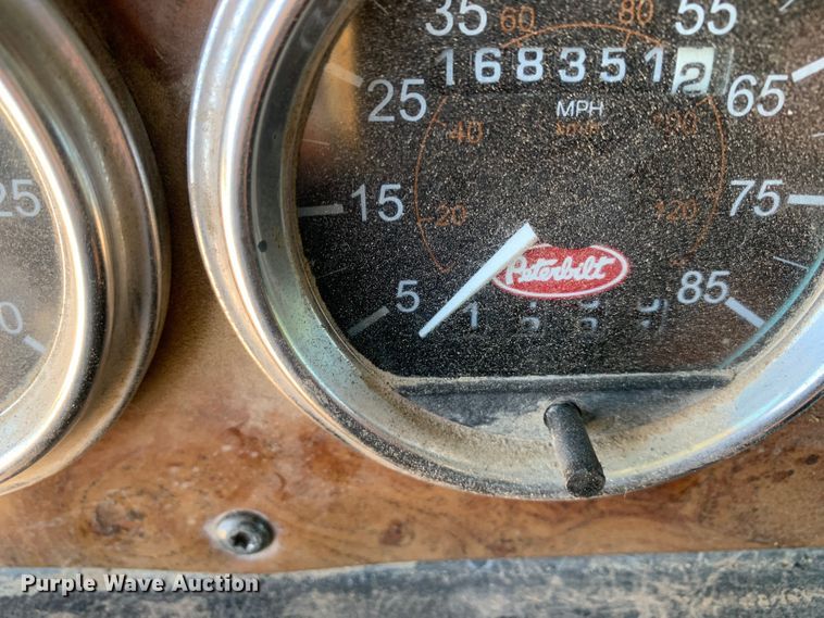 image for item DM7888 2004 Peterbilt 379 semi truck