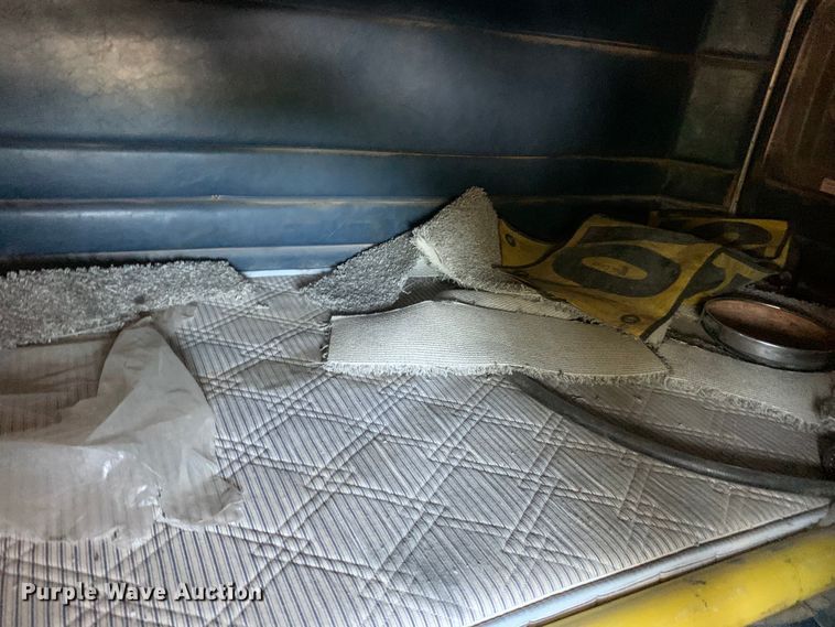 image for item DM7888 2004 Peterbilt 379 semi truck