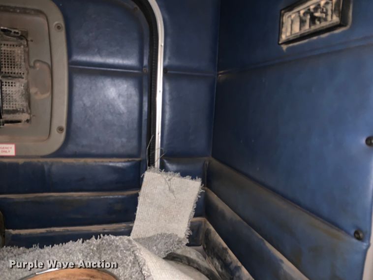 image for item DM7888 2004 Peterbilt 379 semi truck