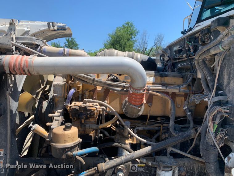 image for item DM7888 2004 Peterbilt 379 semi truck