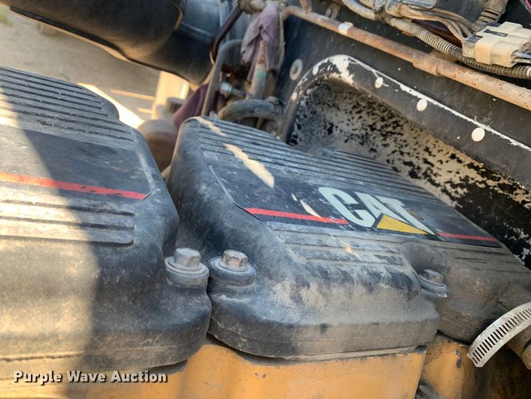 image for item DM7888 2004 Peterbilt 379 semi truck