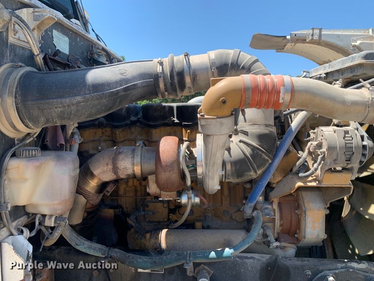 image for item DM7888 2004 Peterbilt 379 semi truck