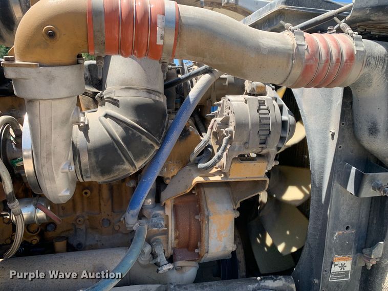 image for item DM7888 2004 Peterbilt 379 semi truck