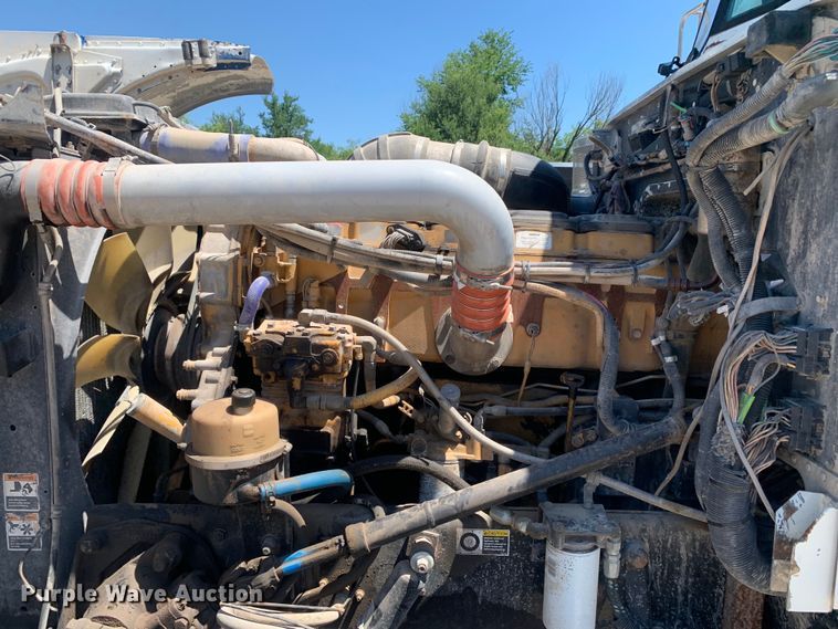 image for item DM7888 2004 Peterbilt 379 semi truck