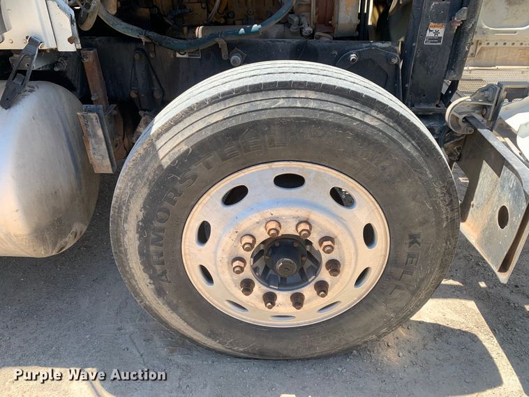 image for item DM7888 2004 Peterbilt 379 semi truck