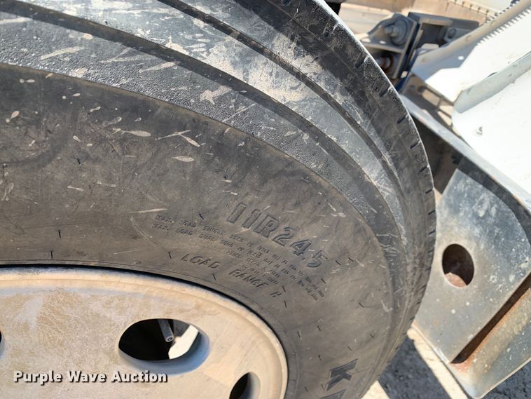 image for item DM7888 2004 Peterbilt 379 semi truck