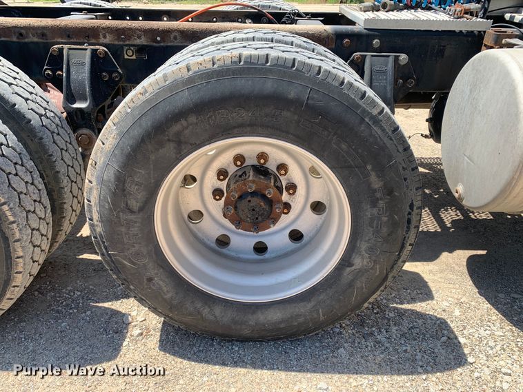 image for item DM7888 2004 Peterbilt 379 semi truck