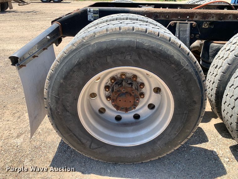 image for item DM7888 2004 Peterbilt 379 semi truck