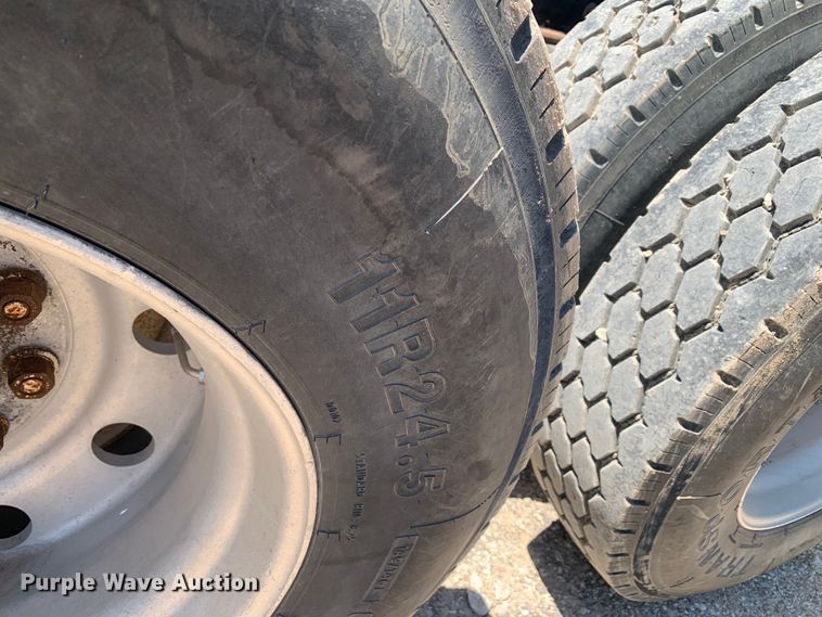 image for item DM7888 2004 Peterbilt 379 semi truck