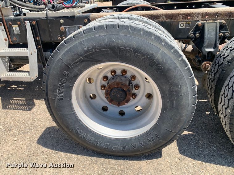 image for item DM7888 2004 Peterbilt 379 semi truck