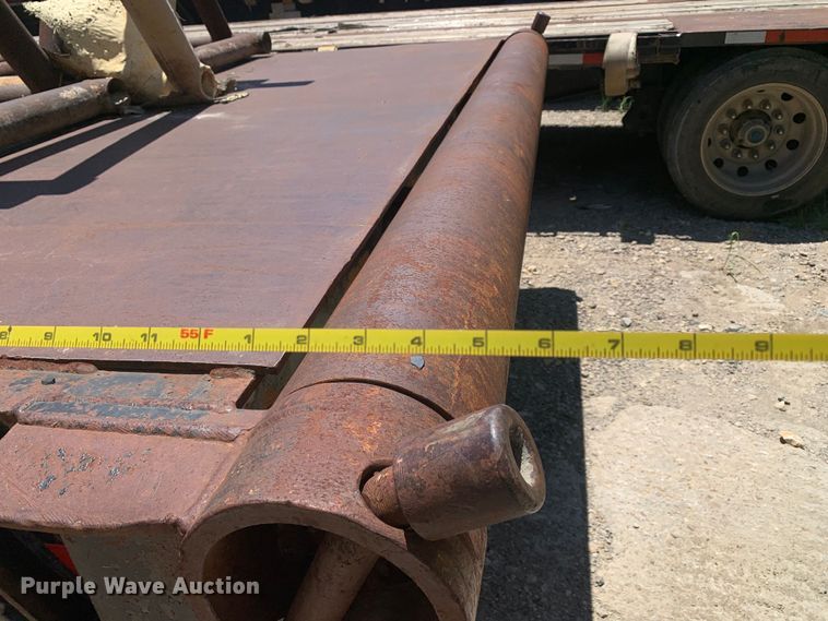 image for item DM7889 2007 Neville Built drop deck trailer