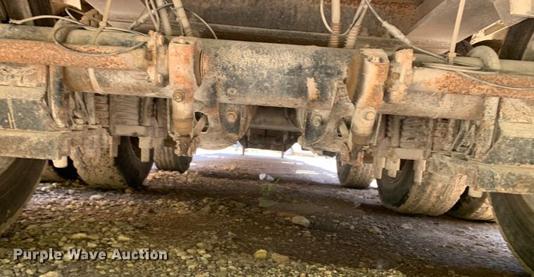 image for item DM7889 2007 Neville Built drop deck trailer