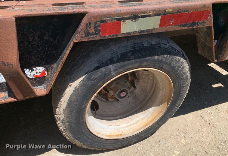 image for item DM7889 2007 Neville Built drop deck trailer