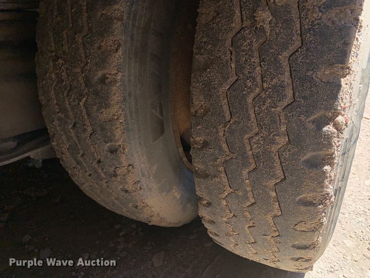 image for item DM7889 2007 Neville Built drop deck trailer