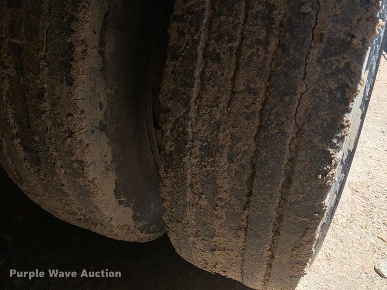 image for item DM7889 2007 Neville Built drop deck trailer