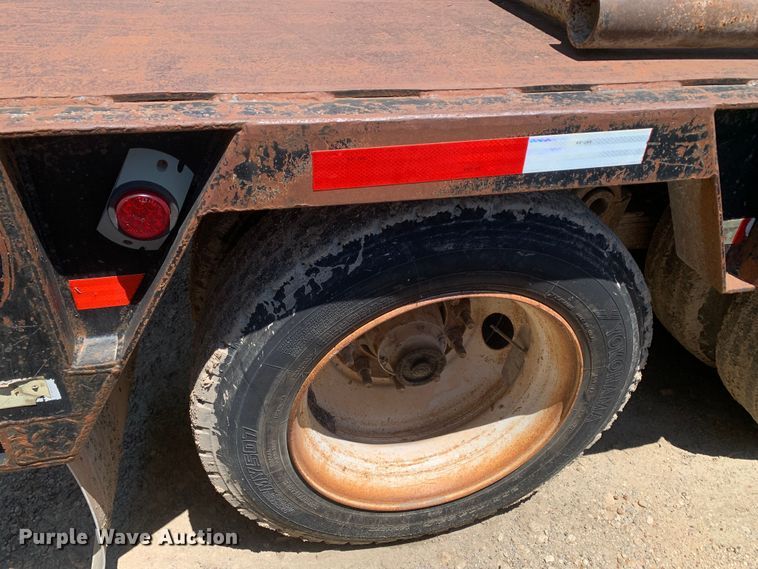 image for item DM7889 2007 Neville Built drop deck trailer