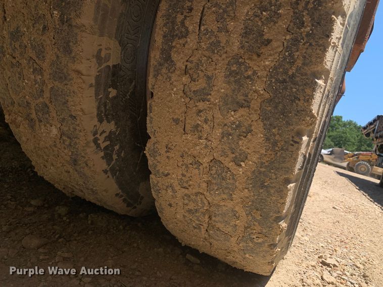 image for item DM7889 2007 Neville Built drop deck trailer