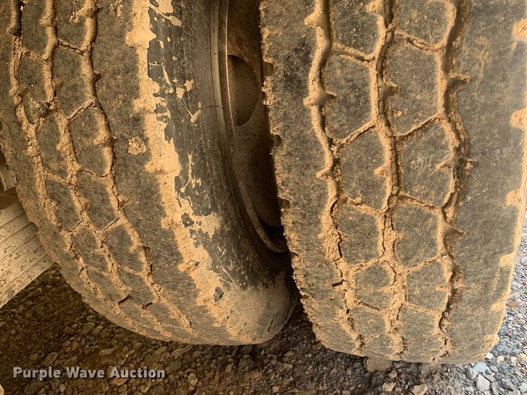 image for item DM7889 2007 Neville Built drop deck trailer