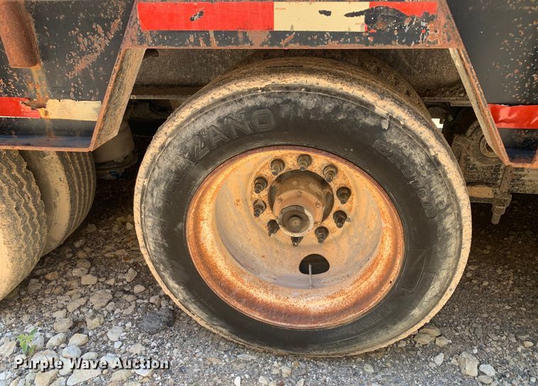 image for item DM7889 2007 Neville Built drop deck trailer