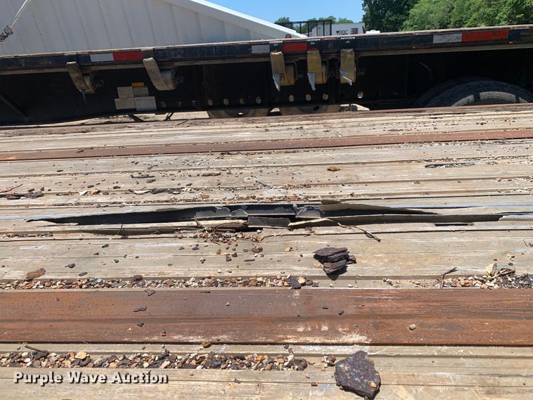 image for item DM7890 2004 Great Dane drop deck trailer