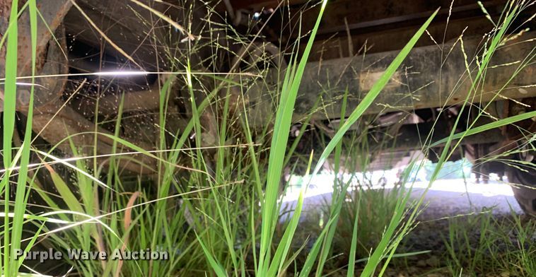 image for item DM7890 2004 Great Dane drop deck trailer