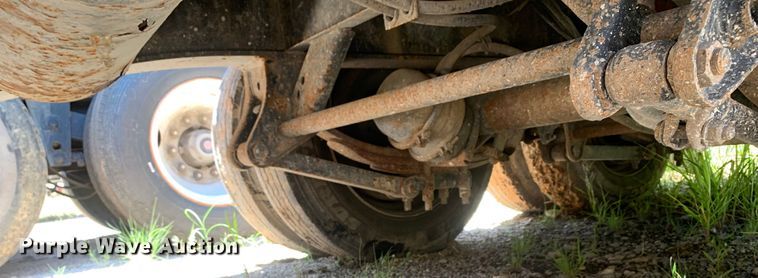 image for item DM7890 2004 Great Dane drop deck trailer