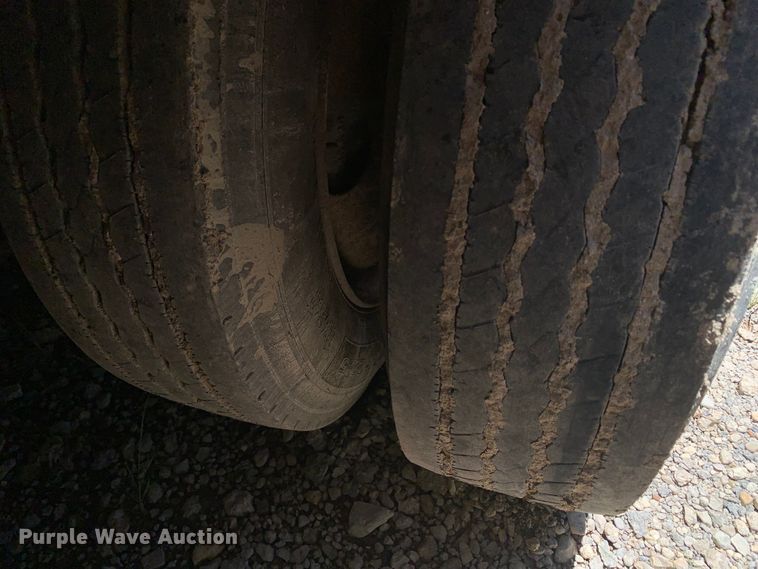 image for item DM7890 2004 Great Dane drop deck trailer