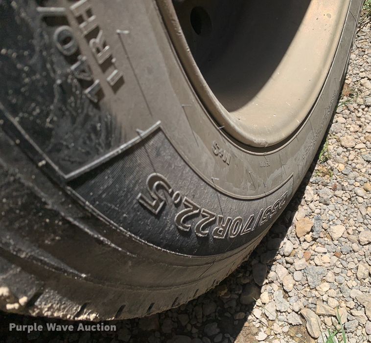 image for item DM7890 2004 Great Dane drop deck trailer