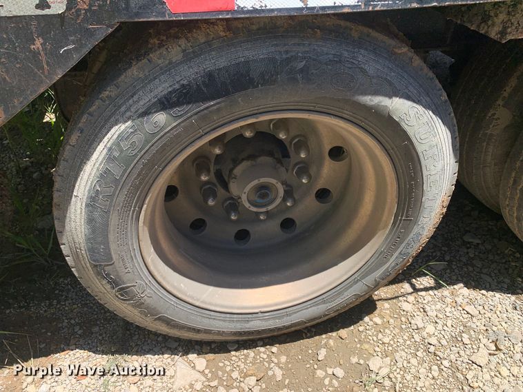 image for item DM7890 2004 Great Dane drop deck trailer