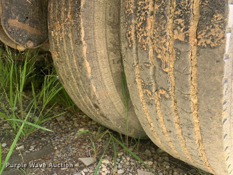 image for item DM7890 2004 Great Dane drop deck trailer